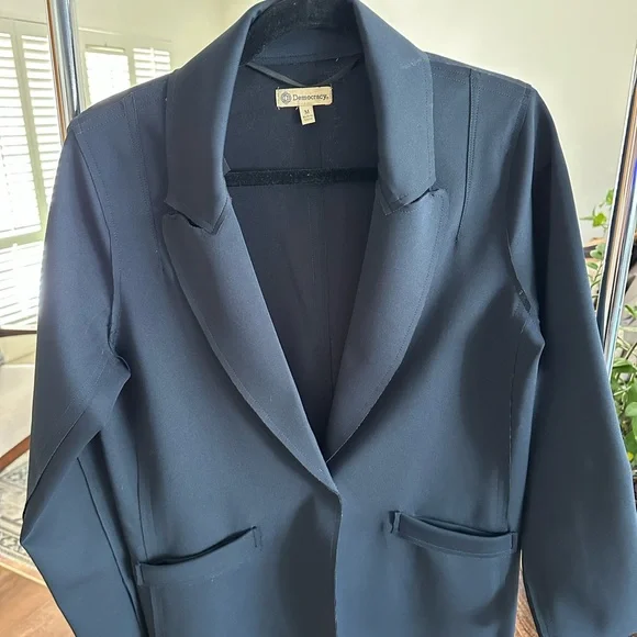 Classic Navy Blue Blazer w Raw Edge Seams and Velcro Button Size M - Picture 1 of 9